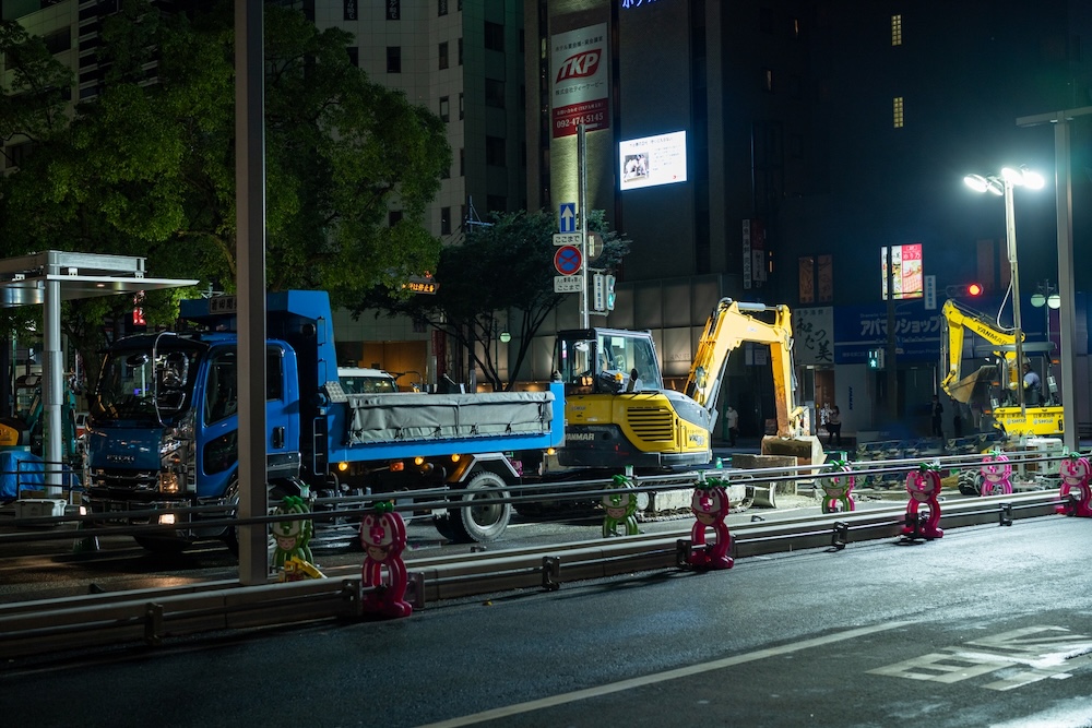 夜間に行われる建設工事